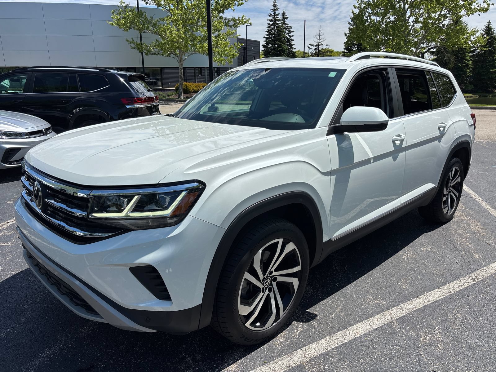 Used 2023 Volkswagen Atlas SEL AWD/4WD image 1