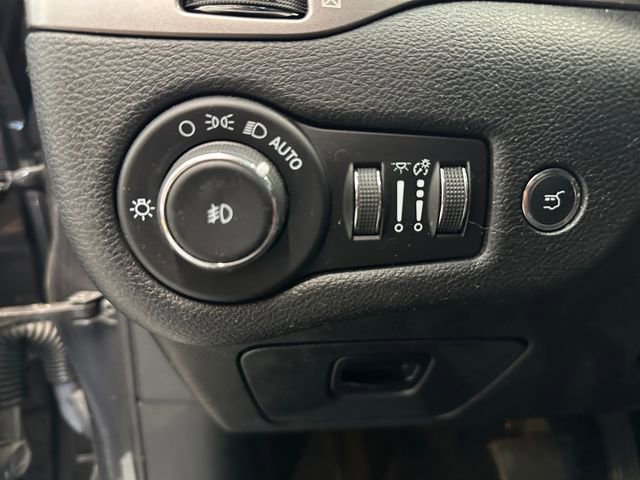 Used 2022 Jeep Cherokee Limited AWD/4WD image 23