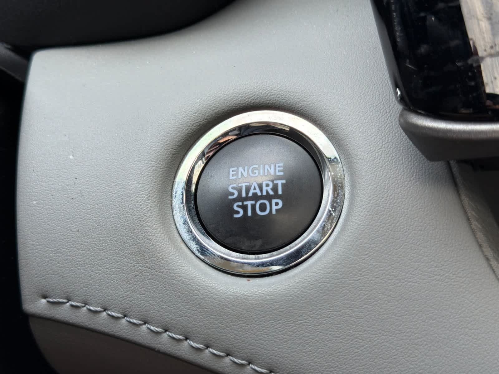 Used 2022 Toyota Highlander XLE FWD image 24
