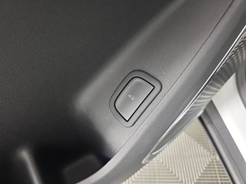 New 2025 Chevrolet Traverse LT w/ Enhanced Driving Package image 14