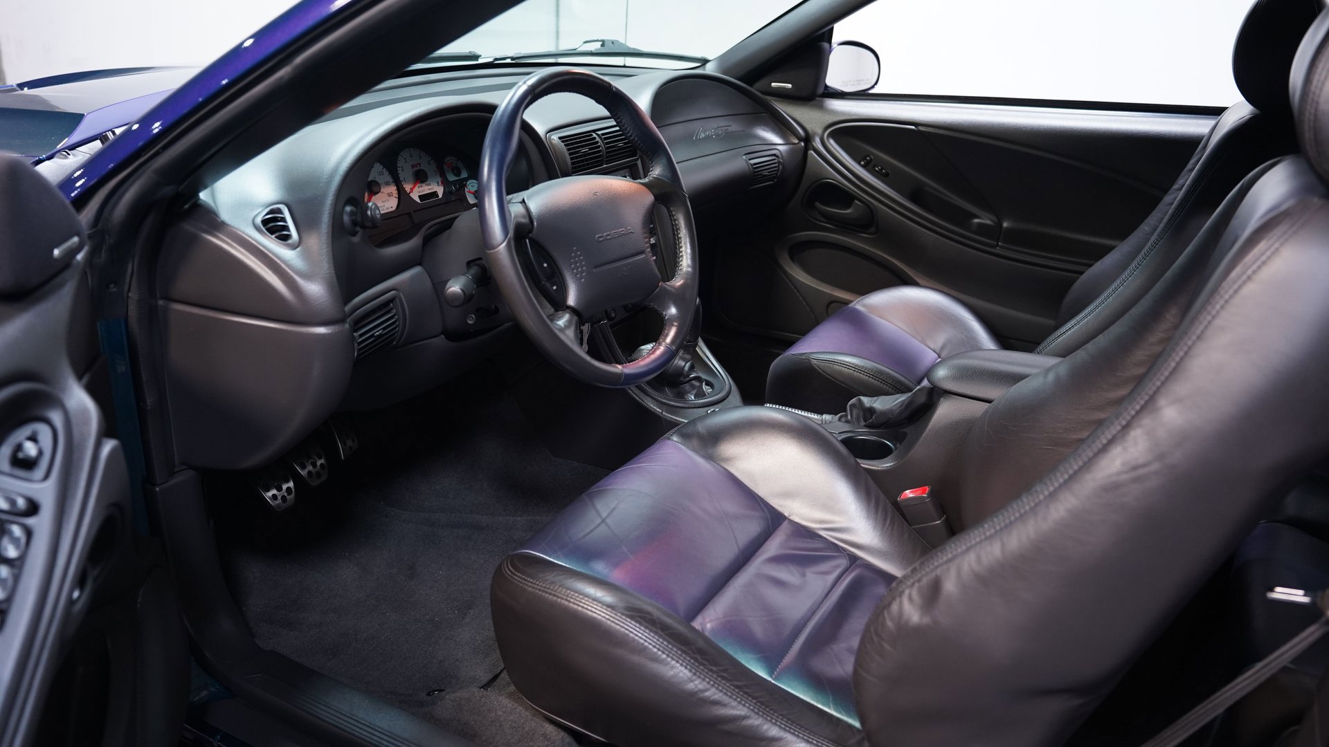 Used 2004 Ford Mustang Cobra RWD image 4