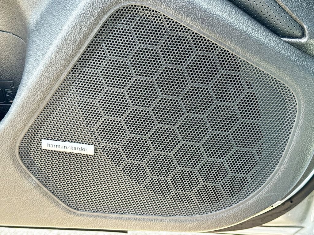 Used 2017 Subaru Outback 3.6R Limited image 23