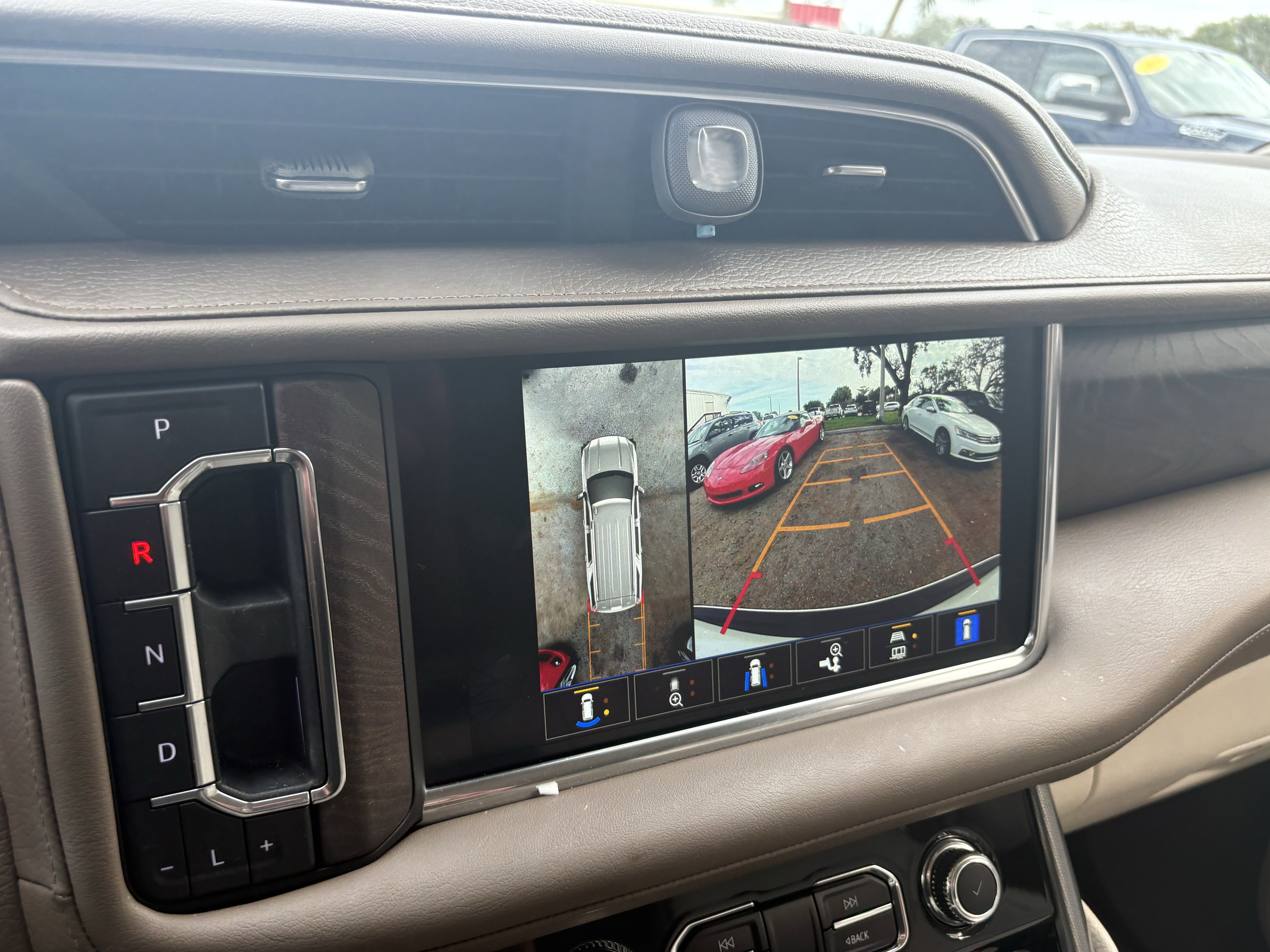 Used 2024 GMC Yukon Denali image 12