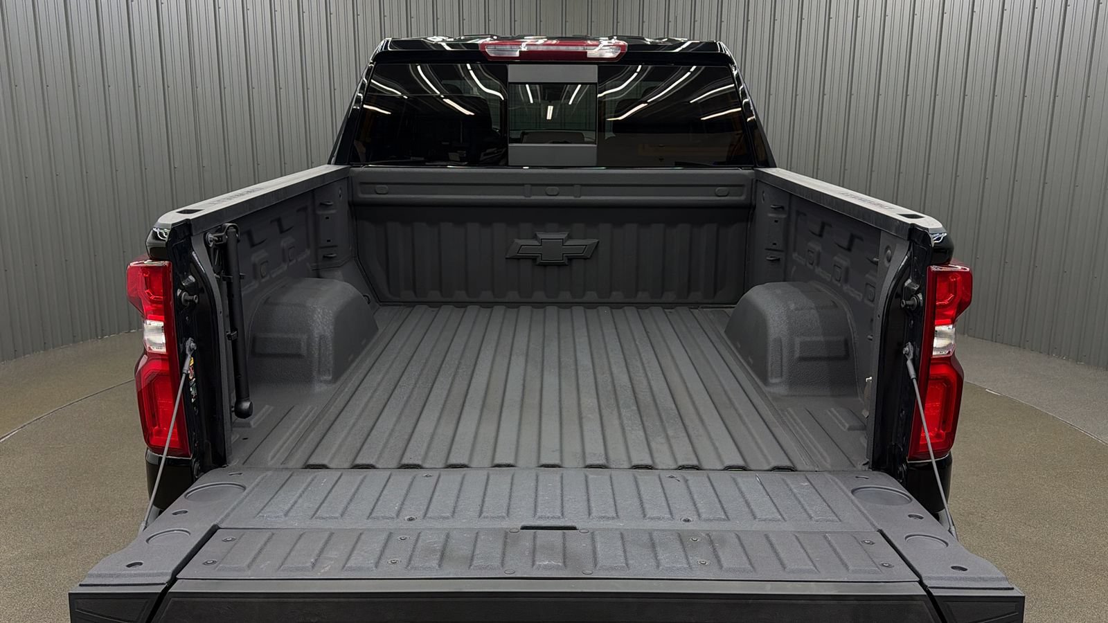 Used 2025 Chevrolet Silverado 1500 RST w/ Convenience Package II AWD/4WD image 17