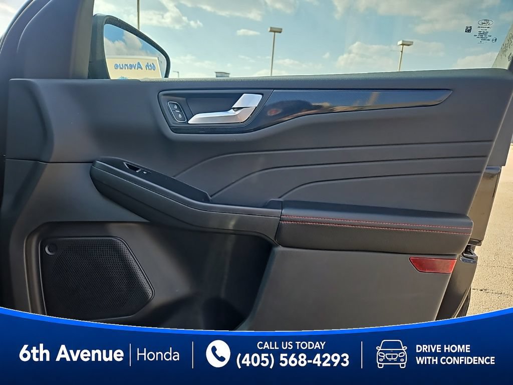 Used 2025 Ford Escape ST-Line AWD/4WD image 16