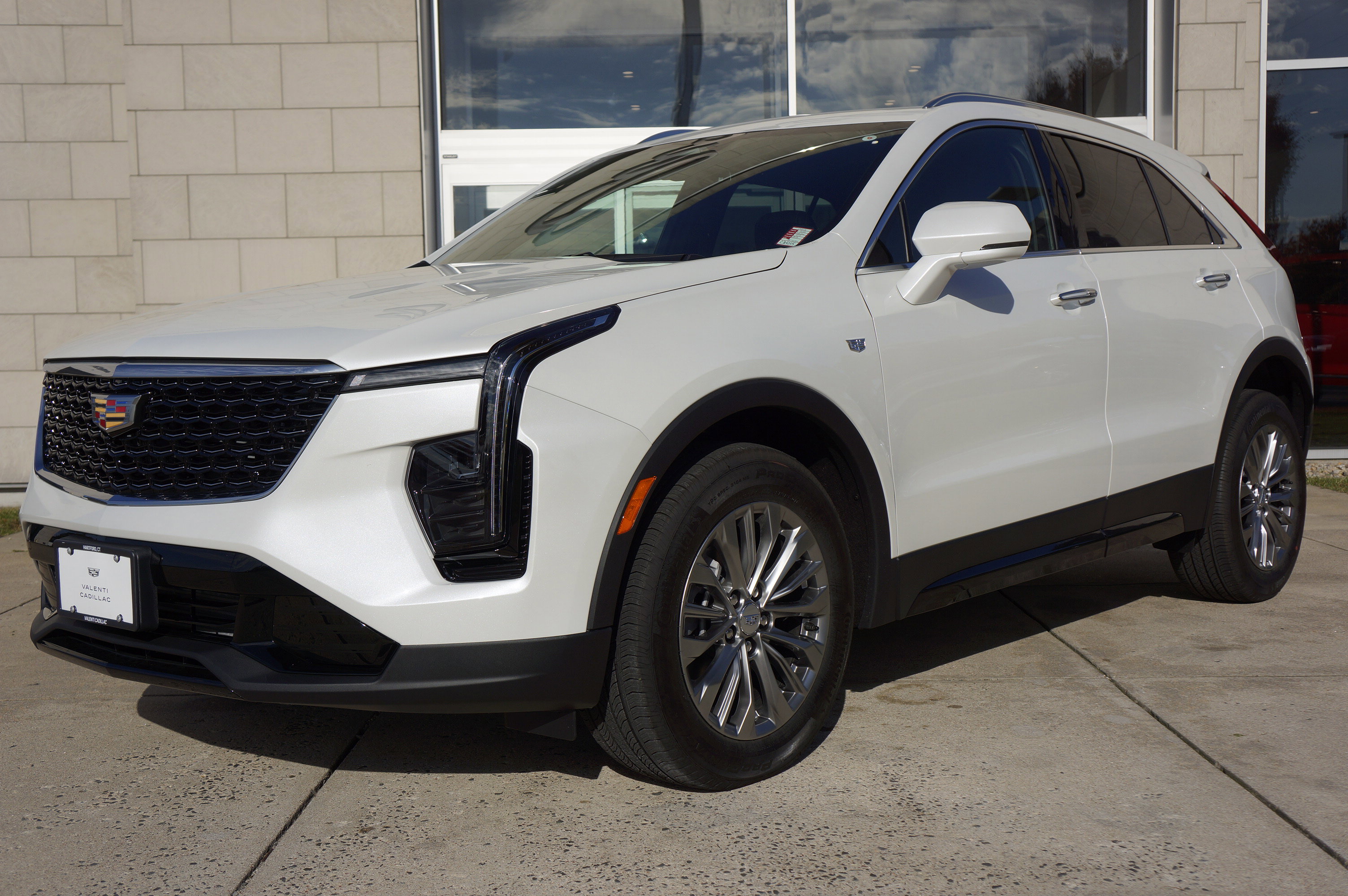 Used 2024 Cadillac XT4 Premium Luxury image 12