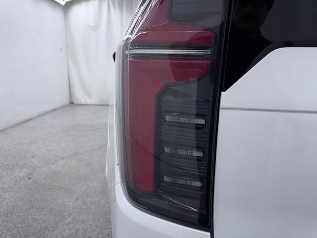 Used 2025 Chevrolet Suburban Z71 AWD/4WD image 11
