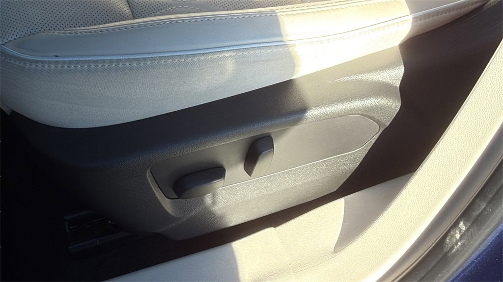 Used 2023 Buick Envision Avenir image 11