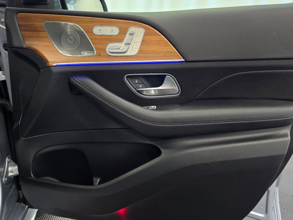 Used 2024 Mercedes-Benz GLS 450 4MATIC image 28