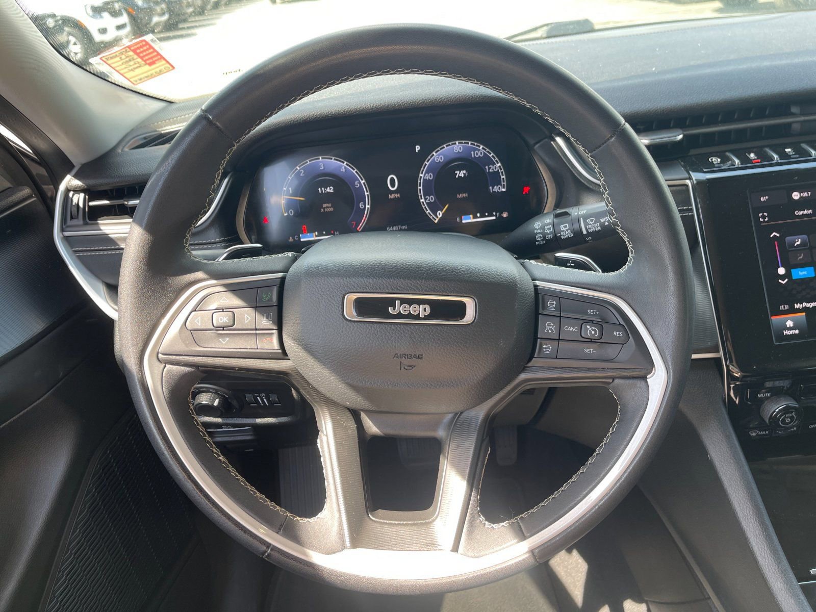 Used 2023 Jeep Grand Cherokee L Laredo image 27