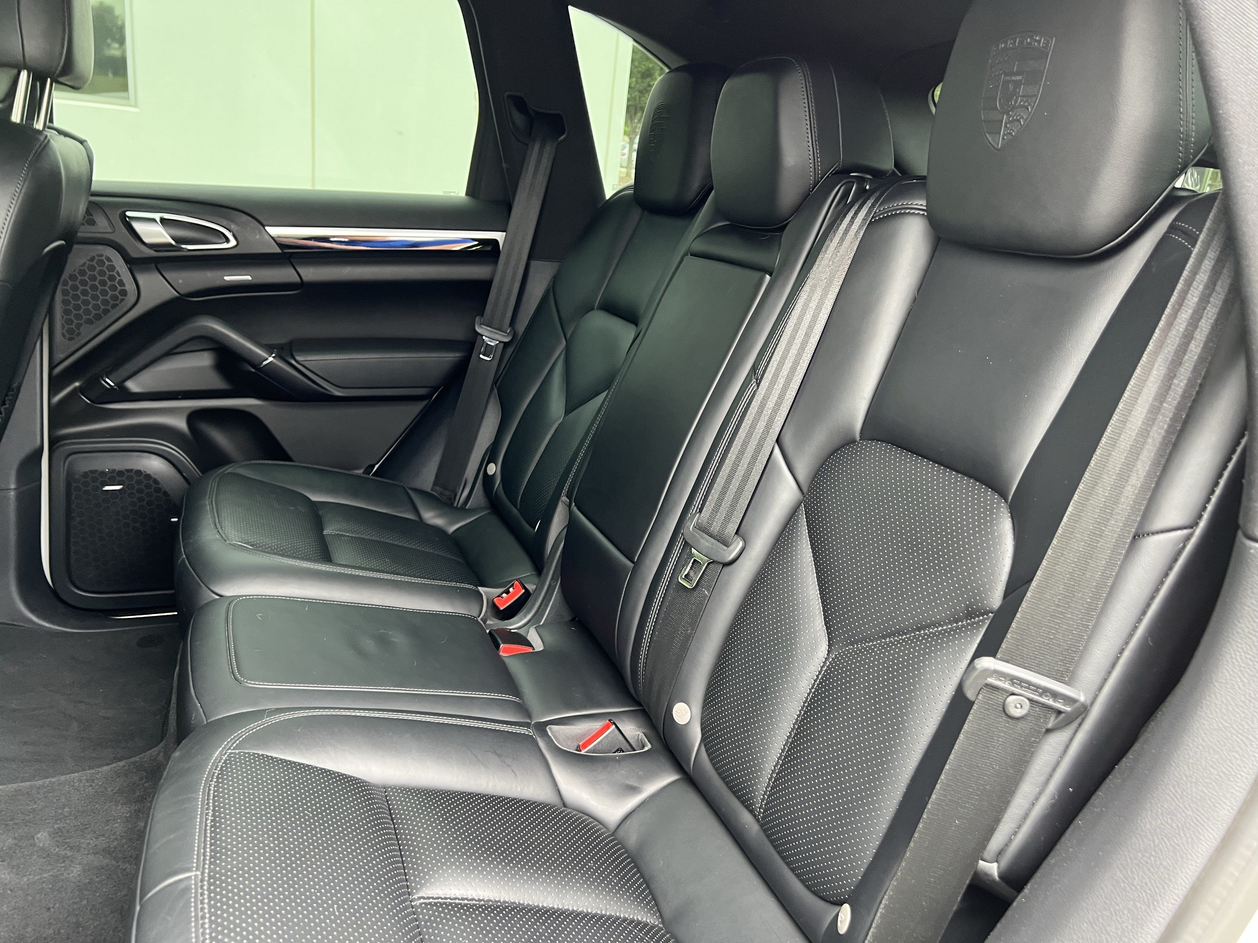 Used 2018 Porsche Cayenne Platinum Edition AWD/4WD image 34