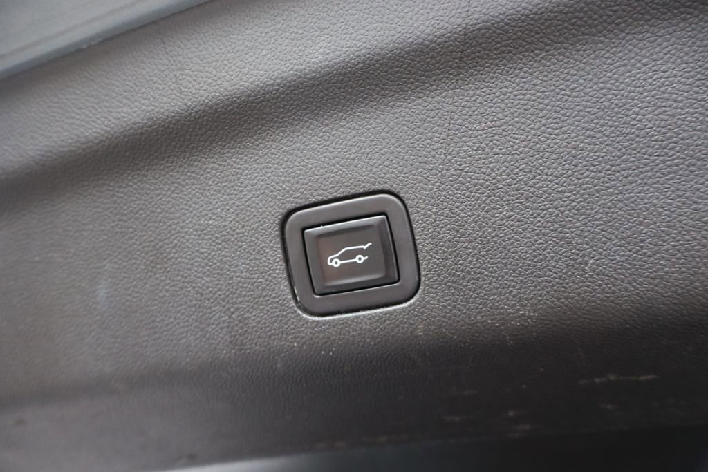 Used 2023 Chevrolet Suburban Premier image 45