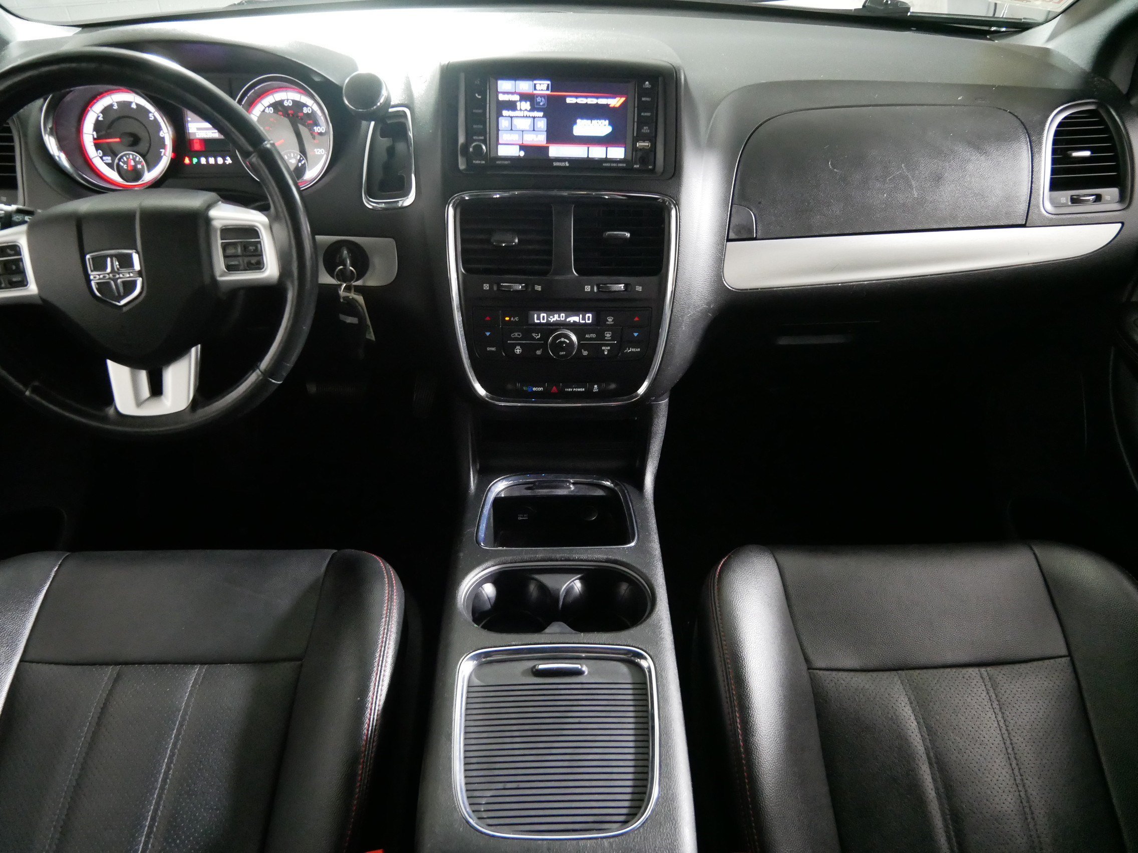 Used 2016 Dodge Grand Caravan R/T w/ Driver Convenience Group FWD image 10