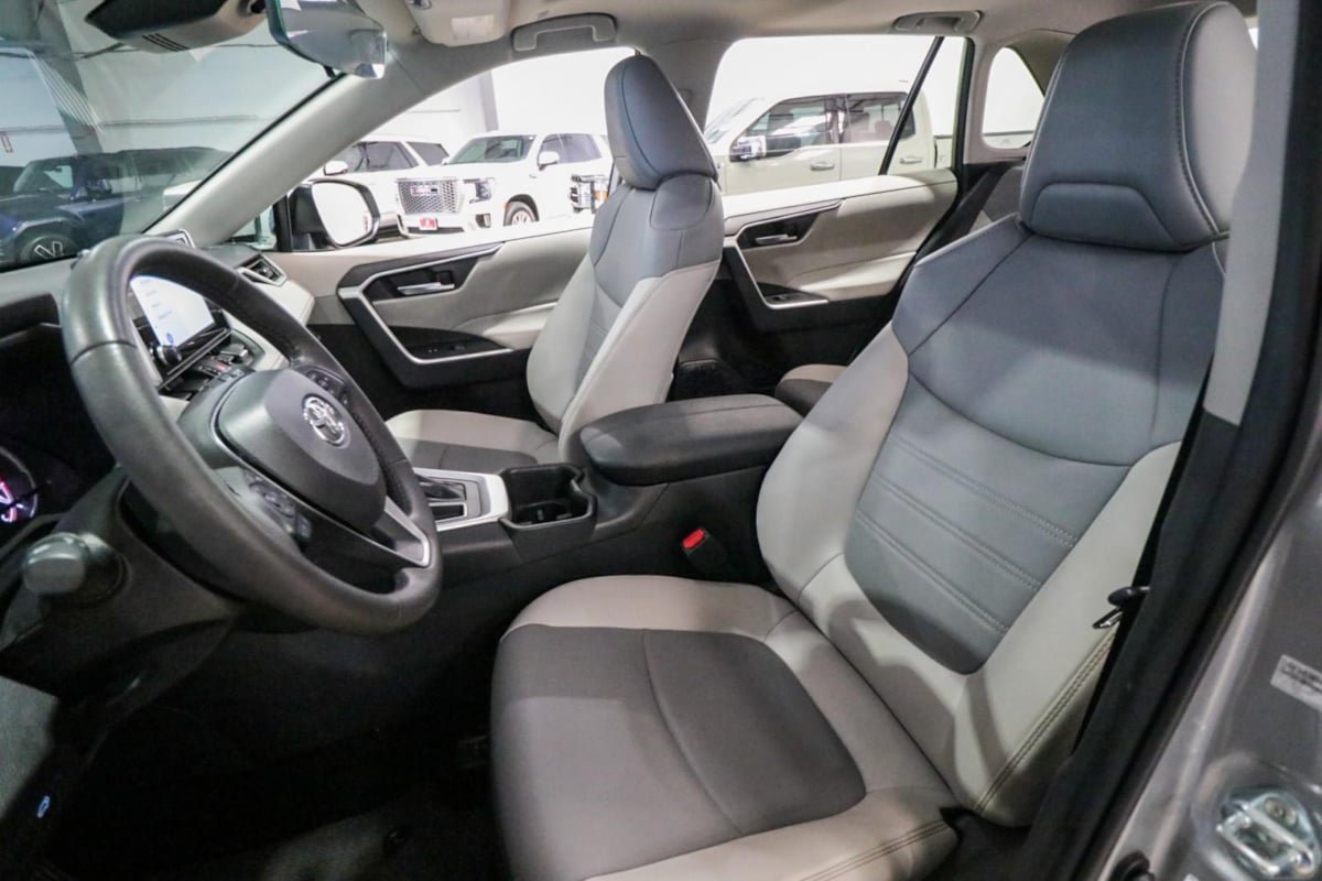 Used 2025 Toyota RAV4 XLE Premium FWD image 20