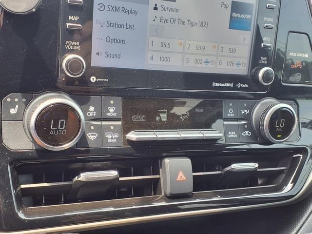 Used 2021 Toyota Highlander XLE AWD/4WD image 24