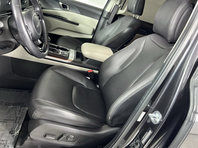 Used 2023 Kia Carnival LX FWD image 18