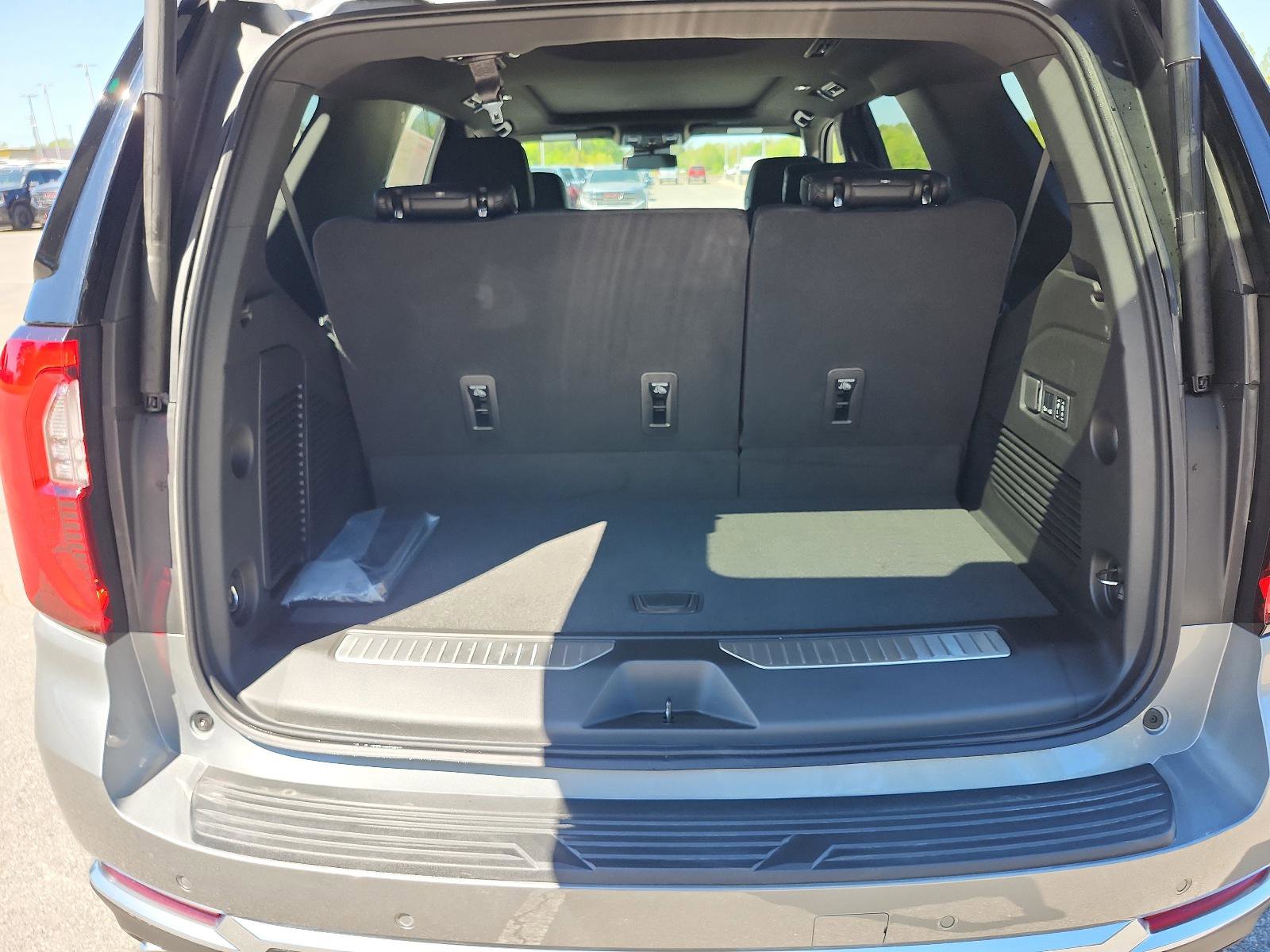 Certified 2025 GMC Yukon Denali w/ Sun & Power Step Package image 11