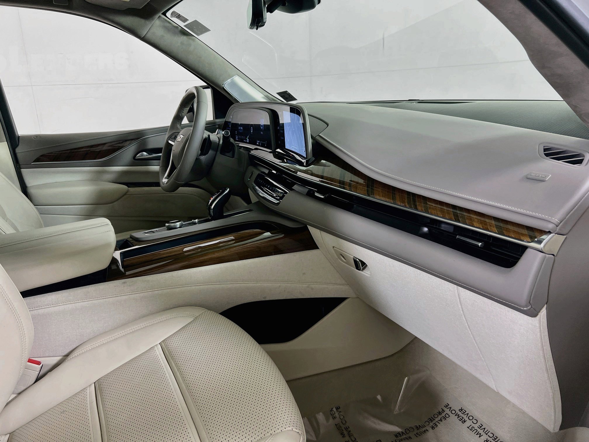 Used 2022 Cadillac Escalade Premium Luxury Platinum AWD/4WD image 33