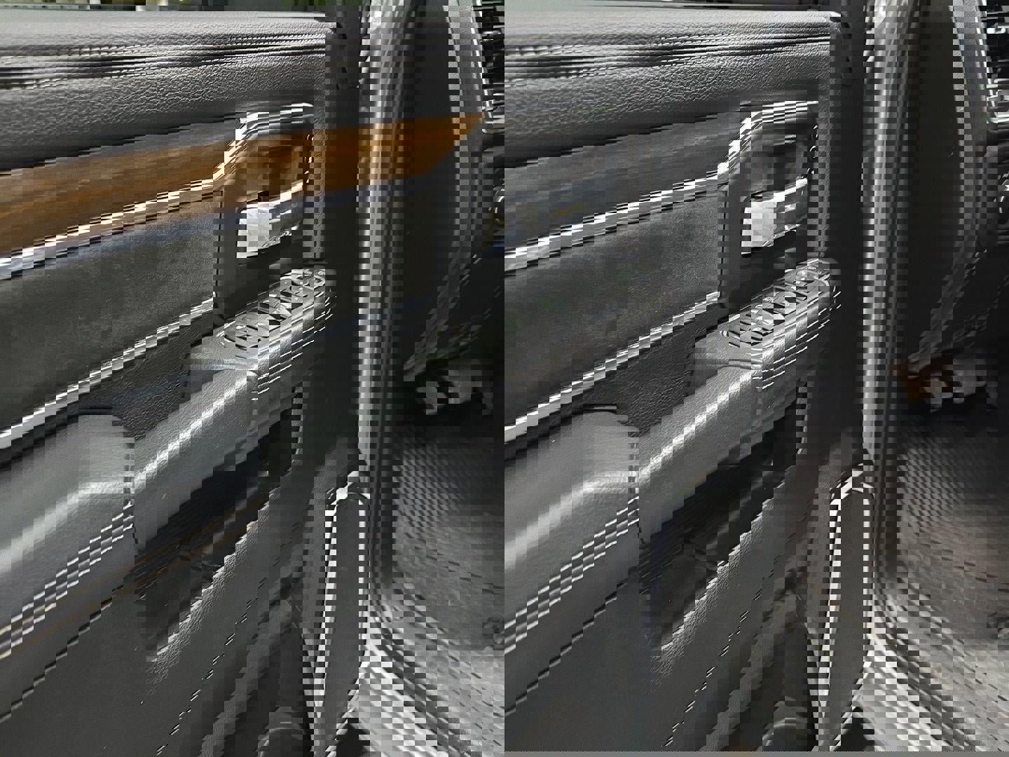 Used 2024 RAM 3500 Laramie image 8