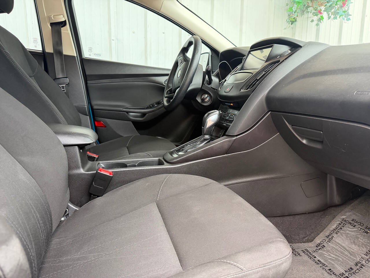 Used 2016 Ford Focus SE w/ Reverse Sensing Package FWD image 18