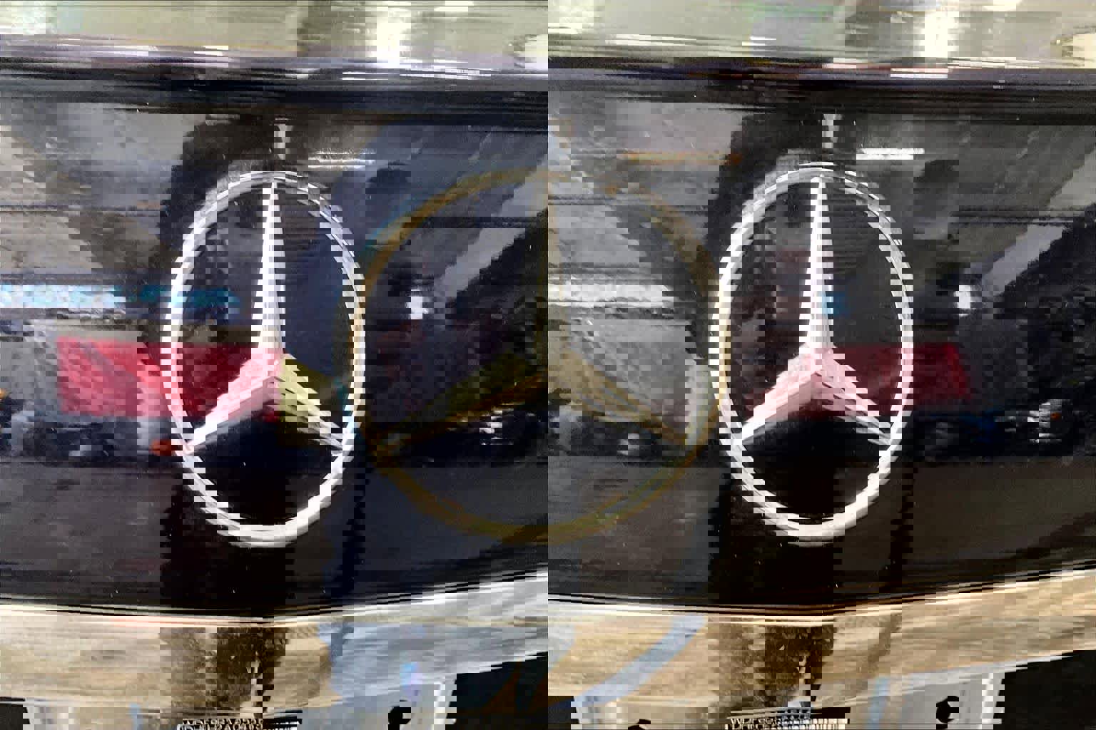 Used 2010 Mercedes-Benz E 350 4MATIC Sedan image 30