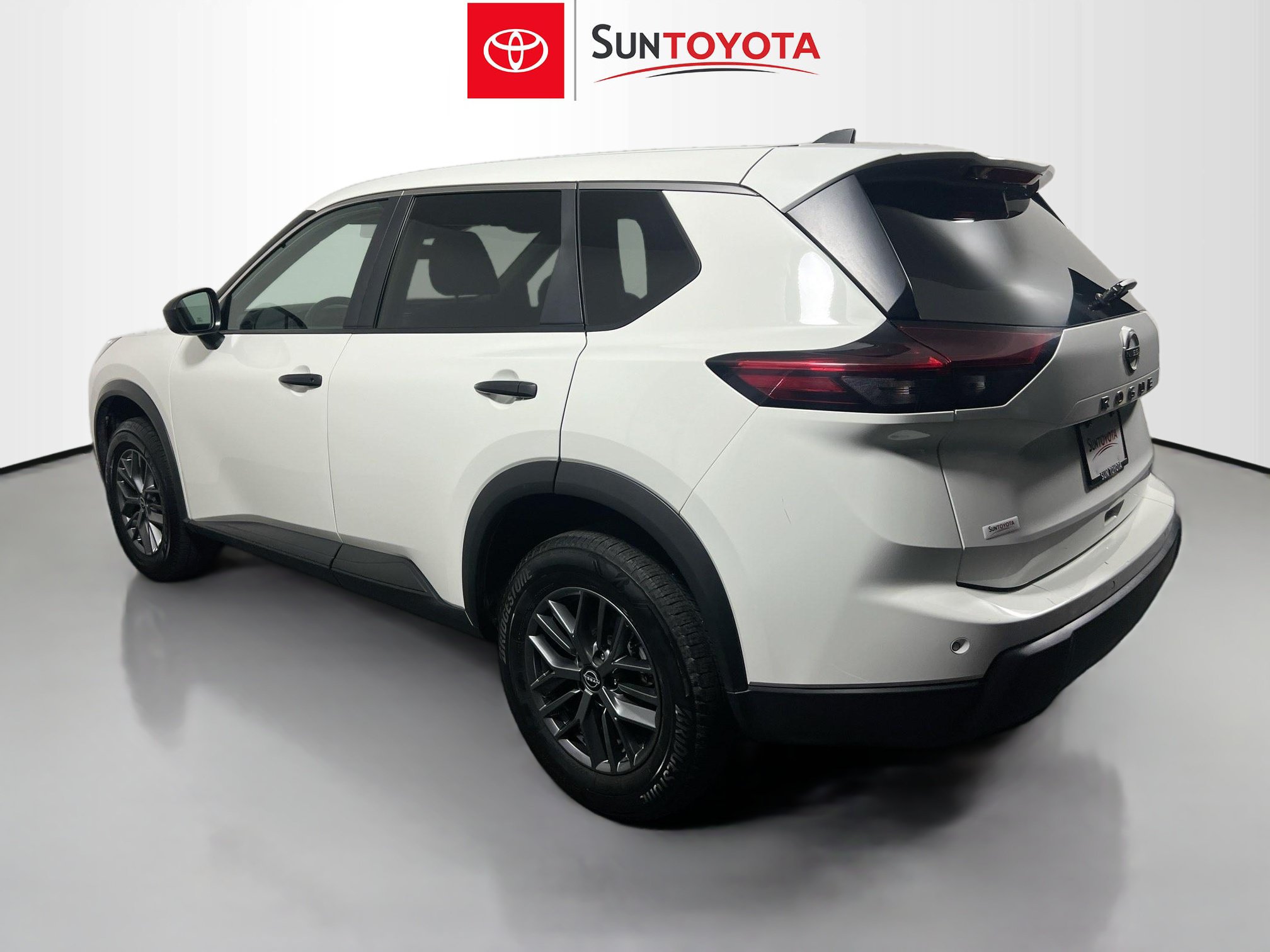 Used 2024 Nissan Rogue S FWD image 6