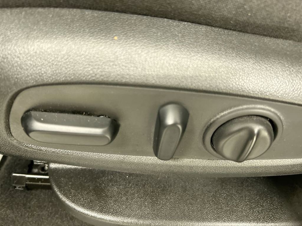 Used 2021 Chevrolet Equinox LT image 10