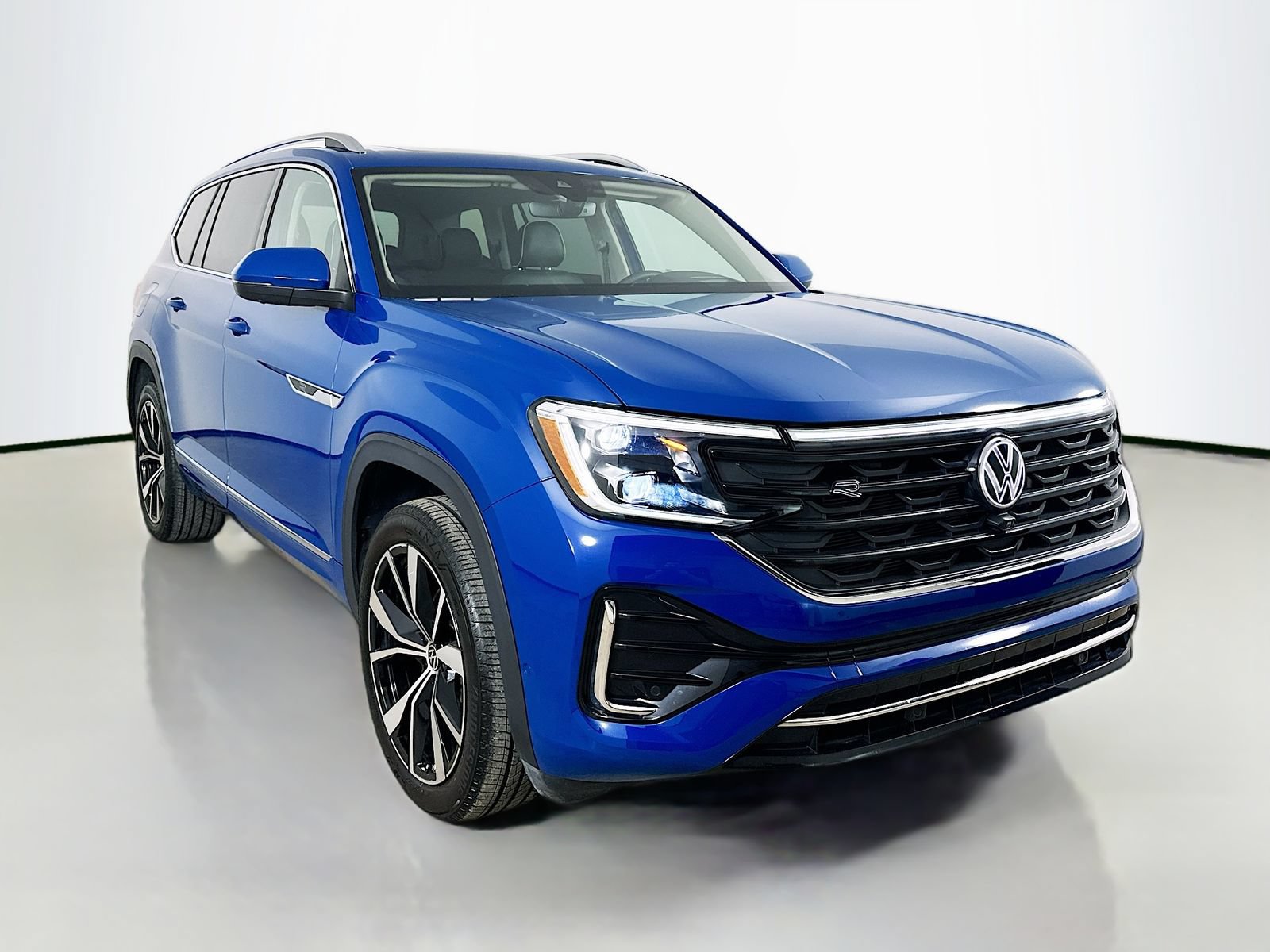 Used 2025 Volkswagen Atlas SEL Premium R-Line AWD/4WD image 3