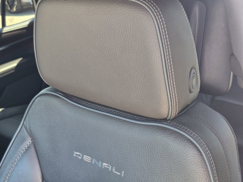 Used 2021 GMC Yukon Denali w/ Denali Premium Package AWD/4WD image 13