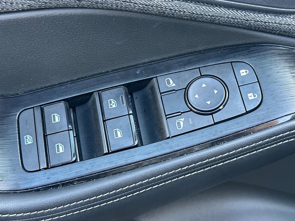 Used 2023 Nissan Rogue SV image 11