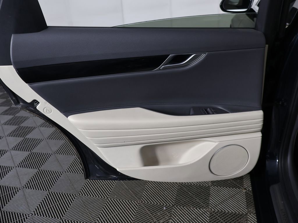 Used 2022 Genesis G80 2.5T image 25