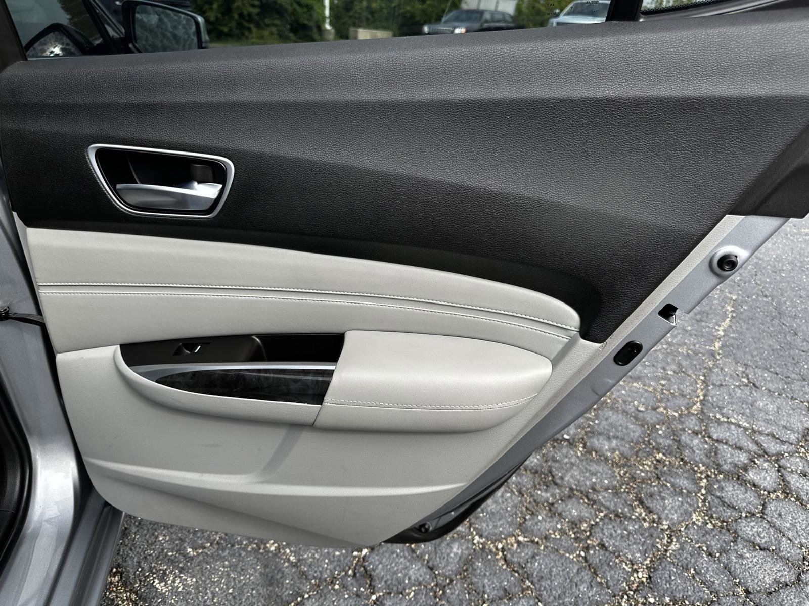 Used 2018 Acura TLX image 32
