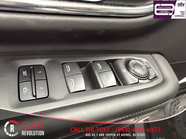 Used 2024 GMC Yukon XL SLT image 35