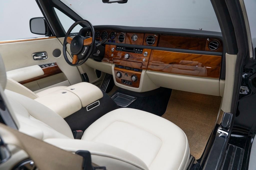 Used 2010 Rolls-Royce Phantom Drophead Coupe image 34