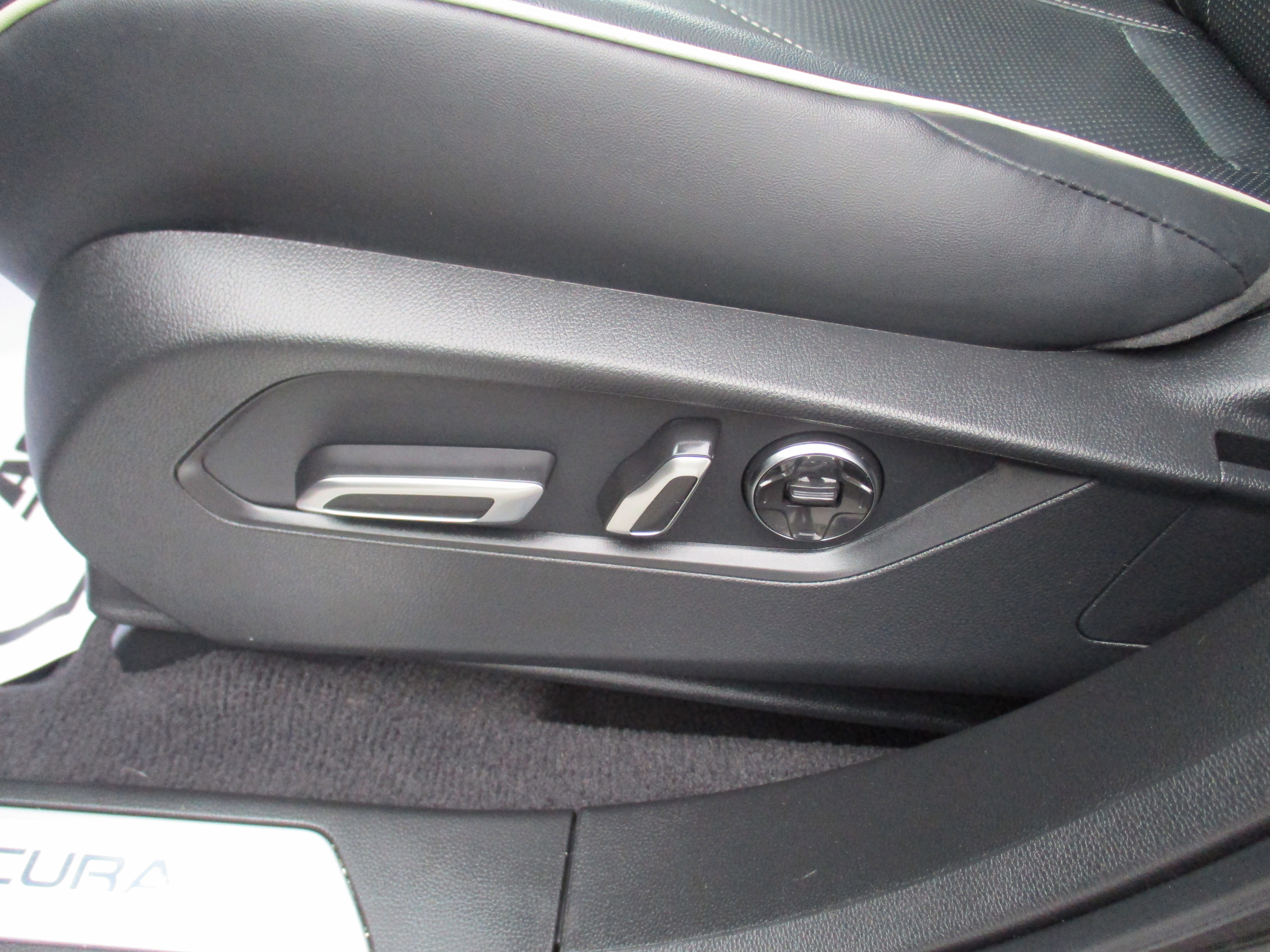 Used 2023 Acura RDX AWD w/ Advance Package image 17