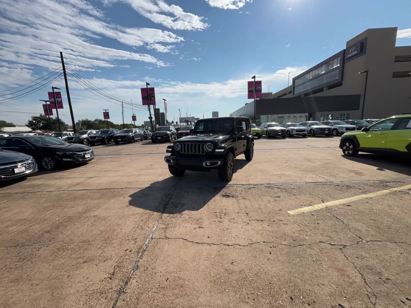 Used 2025 Jeep Wrangler Sahara image 16