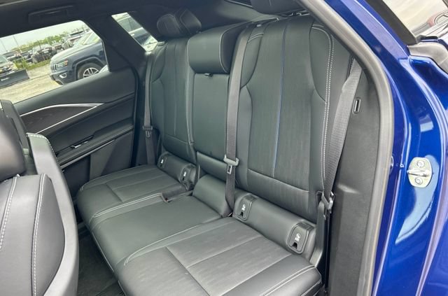 Used 2024 Cadillac Lyriq Luxury w/ LPO, Floor Liner Package AWD/4WD image 9