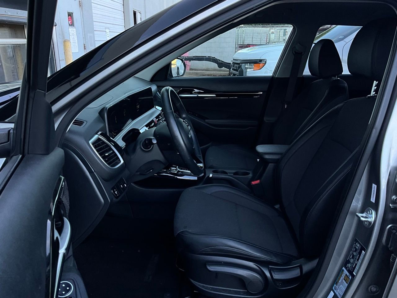 Used 2025 Kia Seltos S image 10