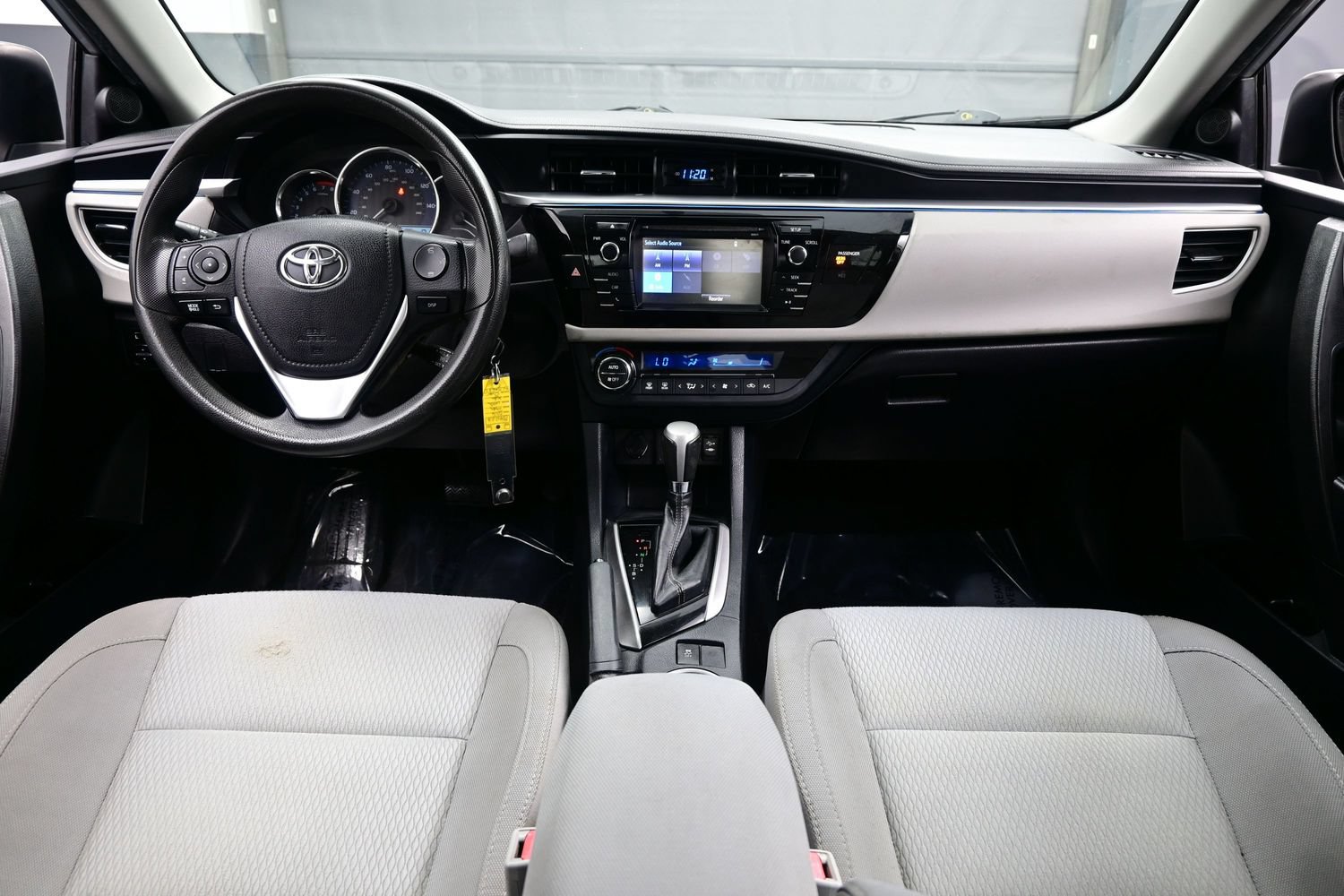 Used 2016 Toyota Corolla LE FWD image 19