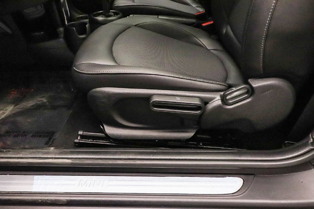 Used 2023 MINI Cooper 2-Door Hardtop FWD image 25
