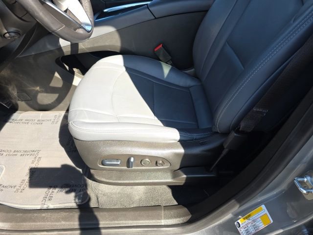Used 2024 Buick Enclave Premium AWD/4WD image 17