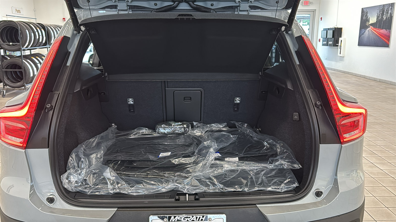 New 2026 Volvo XC40 B5 Plus w/ Protection Package Premier AWD/4WD image 29