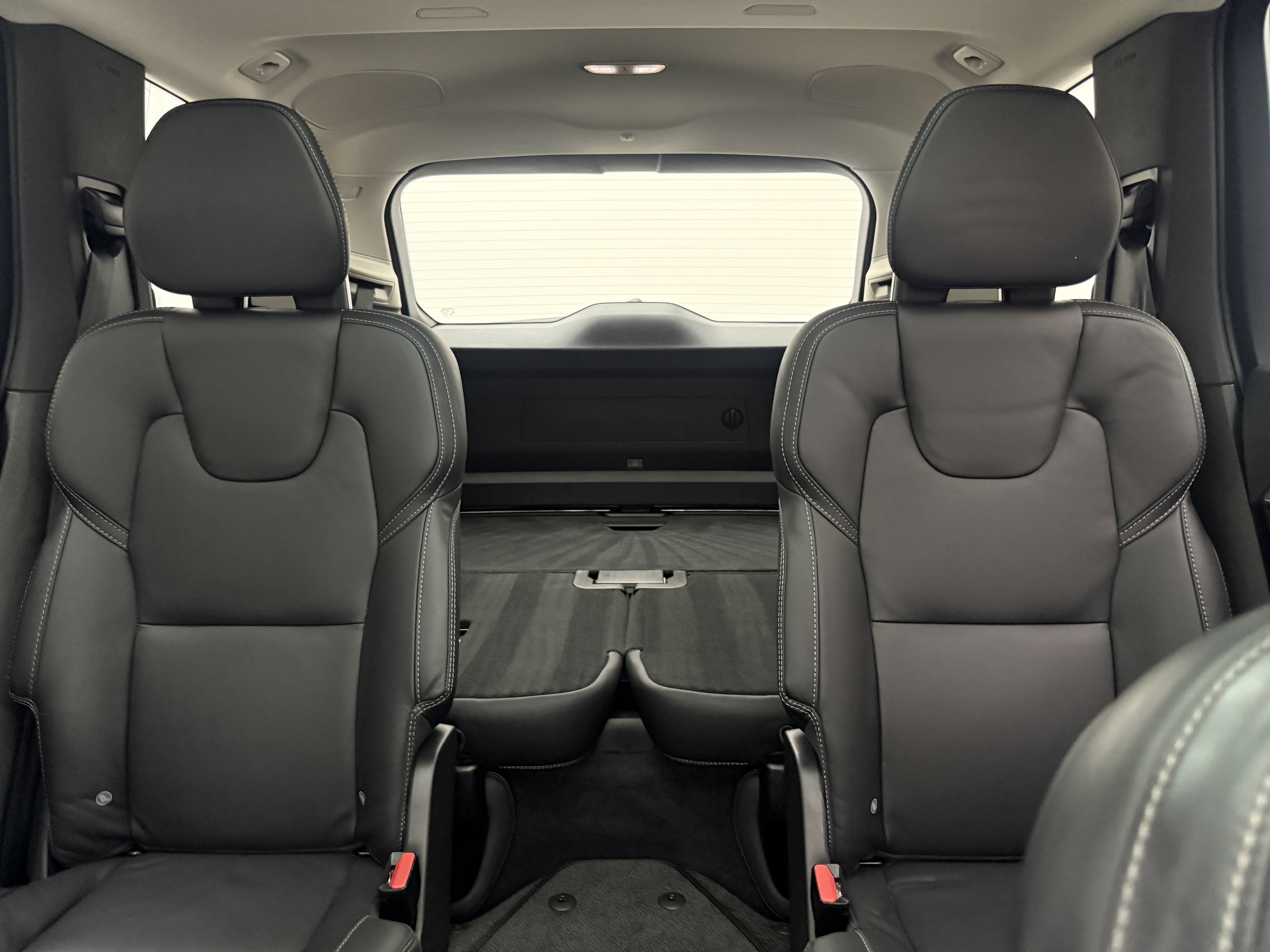 Certified 2024 Volvo XC90 B6 Ultimate w/ Protection Package Premier image 27