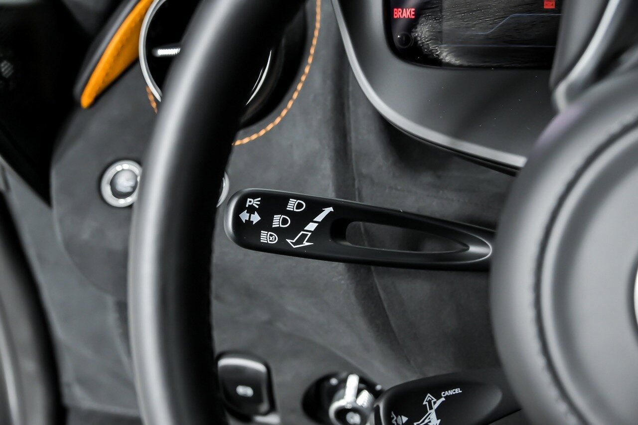 Used 2024 McLaren 750S Spider RWD image 28