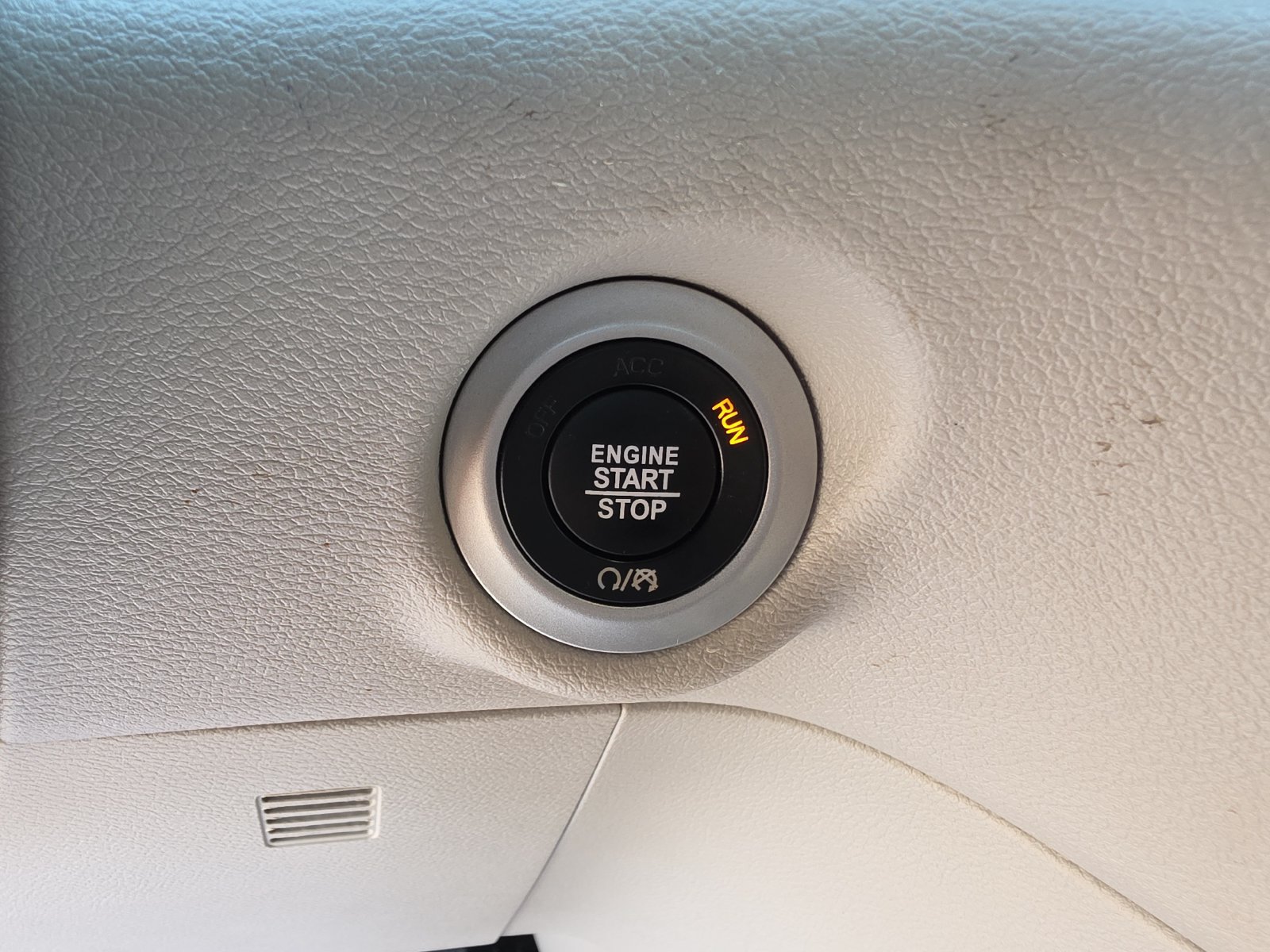 Used 2024 Chrysler Pacifica Touring-L FWD image 25