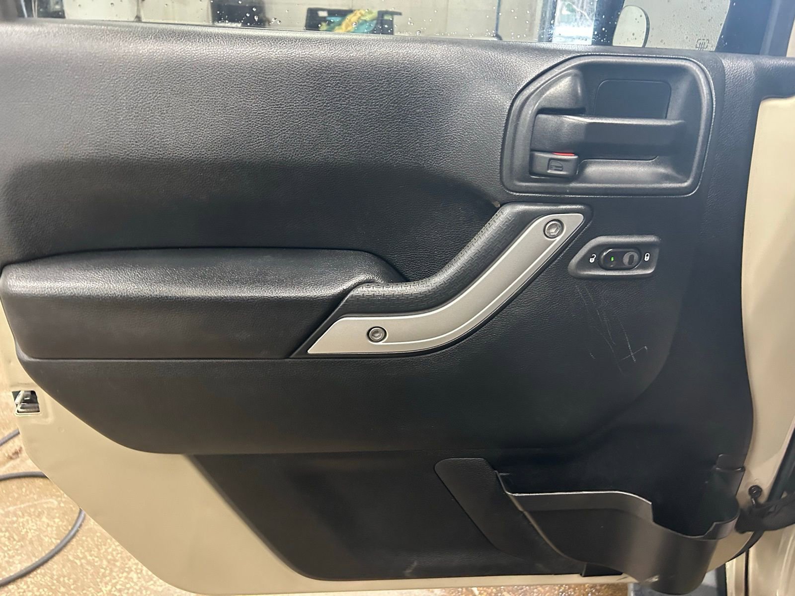 Used 2017 Jeep Wrangler Unlimited Sahara image 10