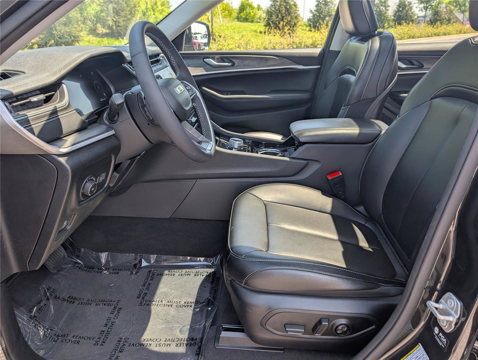 Used 2023 Jeep Grand Cherokee L Limited AWD/4WD image 18