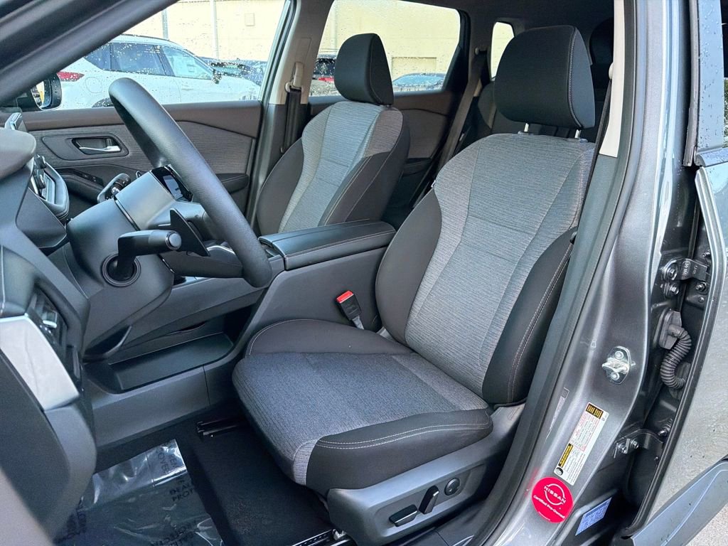 Certified 2023 Nissan Rogue SV image 31