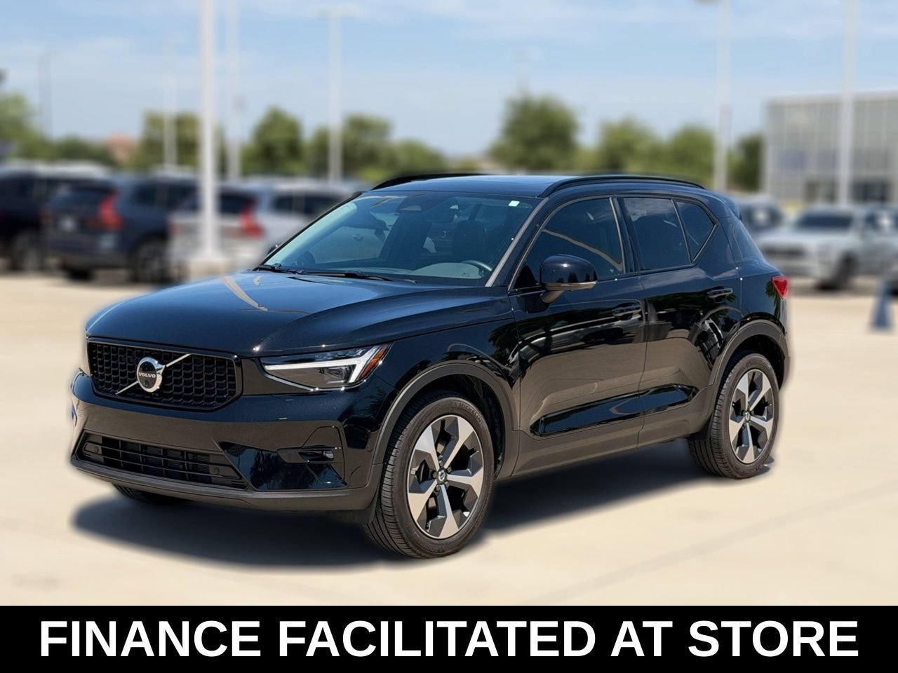 Certified 2026 Volvo XC40 B5 Plus AWD/4WD image 4