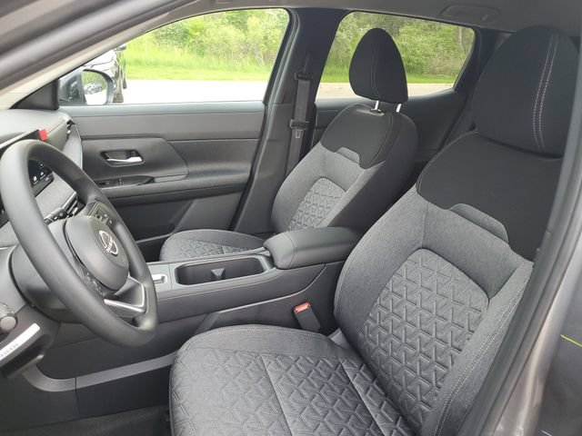 New 2026 Nissan Kicks SV w/ Cold Weather Package FWD image 5